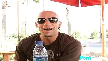 Phoenix Marie chupando e gozando forte no blowjob milf hardcore videos