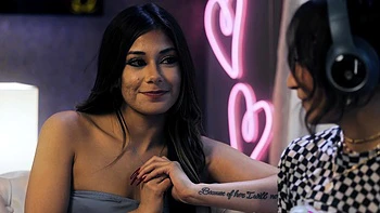 Gamer Girl Xxlayna Marie Pussy Licked By Isabella Nice videos