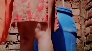 Bhabhi india se graba desnuda bañándose al aire libre videos