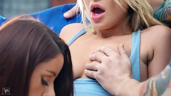 Blowjob-Dreier mit blondem und brünettem Titten-Spielzeug videos