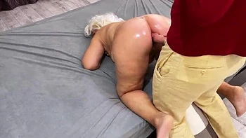 Madrasta mostra a bunda grande e deixa enteado foder analmente videos