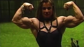 MILF musculosa pelada sozinha em público videos