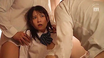 Азиатская студентка-президент трахнулась и кончила струей videos