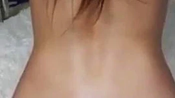 Salope coréenne à gros seins se branle videos