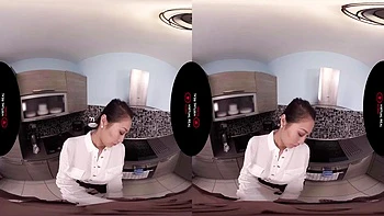 Азиатка Zxasqw скачет на члене ковбойкой, догги и сосет в VR videos