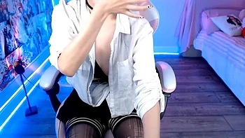 Teia se masturbe seule avec des jouets sexuels videos