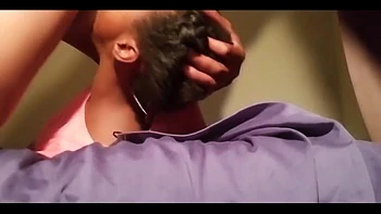 Ebony chupando e engolindo pau grande e cheio de veias videos