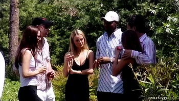 Dora Venter se fait baiser anal, sucer et cowgirl en levrette videos