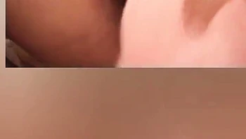 Bhabhi indienne ronde se branle avec des jouets et ses doigts videos