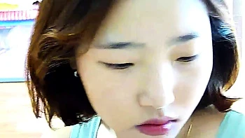 Milf japonesa se masturba desnuda en casa videos