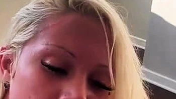 PAWG loira de Houston chupando um grande pau interracial videos