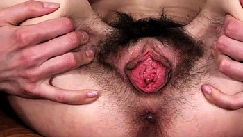 Brunette peluda Natalie Flowers se masturbando sozinha videos