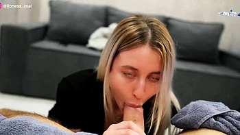 Meia-irmã safada faz boquete perfeito nas férias videos