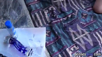 Лесби с игрушками лижут и отсасывают на улице videos