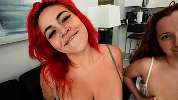 Red Eviee e Cherry Cheech transa hardcore a três videos