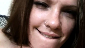 Latina se branle au gode en bas videos