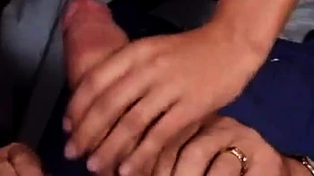 Sexy behaarte asiatische Milf spritzt videos