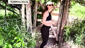 Il a joui dans mon cul brésilien serré pendant le vlog du camping videos