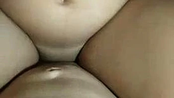 Ärmliches Latina-Paar fickt hart mit Doggy und Blasen videos