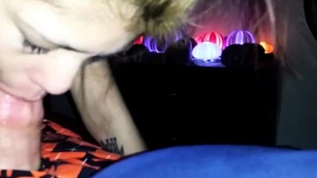 Amatrice blonde se fait creampie après une pipe hardcore videos