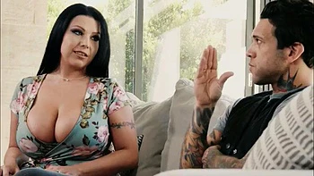 Maman au gros cul et seins baisée fort : Sucer, chien, cowgirl videos