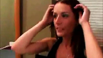 Брюнетка трахает застенчивую девушку в первый лесбийский раз — догги и облизывание videos