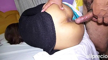 Zorra anal follada a cuatro y meando videos