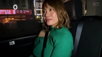 Японка трахнута игрушками и заполучила середину videos