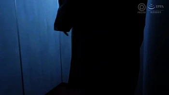 Beso apasionado y follada dura en las tetas videos