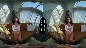 Латиноамериканка брюнетка Харли Хейз трахает парня Оливера Дэвиса videos