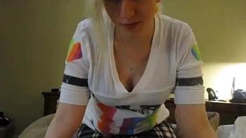 Сосёт и доит член малышки до кончи videos