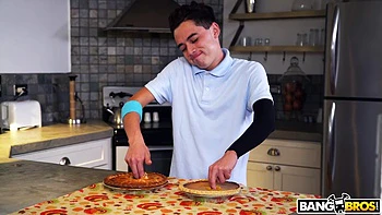 Blonde Milf mit behaartem Pussy wird geil geleckt videos