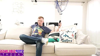 Tres adolescentes follan el culo de mi hermanastro videos