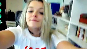 Loira amadora com peitos grandes e bunda enorme videos