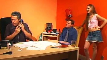 Morena no trio: buceta profunda, doggy e cowgirl videos