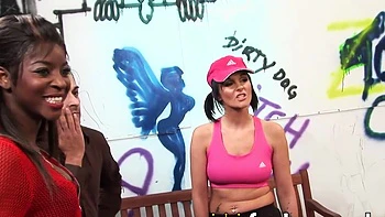 Putonas peitudas em quatro com dois paus pretos videos