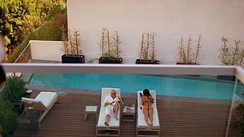 Brünette Alexa Tomas fickt ihren Freund in der Küche videos