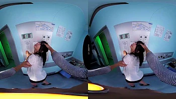 Asiática monta y chupa polla en VR videos