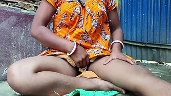 Tante bengalie baise des légumes en plein air videos