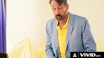 Озорная Кендра Спейд, 18-летняя, сосёт Стива Холмса и получает фейсфак videos