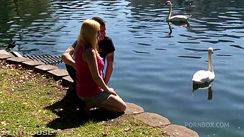 Parejas americanas y europeas follan duro en cámara videos