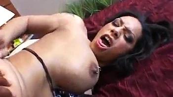 Amadora ebony chupando, fodendo cachorrinho e cowgirl videos