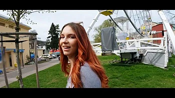 Рыжая Стэнли Джонсон показывает свои сиськи и мокрую киску videos