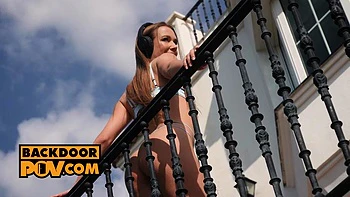 Alexis Crystals cambia chismes sucios por polla dura en POV al aire libre videos