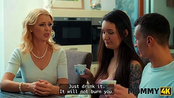 Milf Lynna traindo com rola grande, boquete e cachorrinho videos