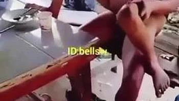 Азиатка жена в групповом трахе с кончей внутрь videos