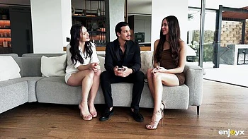 Рози Джо и Викси Рафи втроём сосут и лижут киски videos