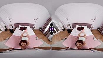 Adolescente pelirroja Sirena Milano monta polla en VR videos