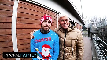 Табу семейный тройничок с лизанием жопы videos