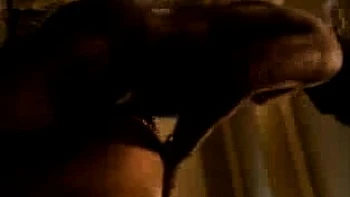 Marido graba a su rubia follando BBC a cuatro patas videos